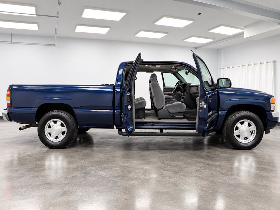 Used 2005 GMC Sierra 1500 SLE w/ Safe And Sound Package AWD/4WD image 19