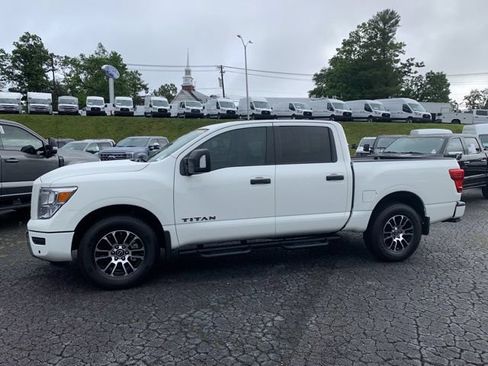 Used 2024 Nissan Titan SV w/ SV Convenience Package AWD/4WD image 5