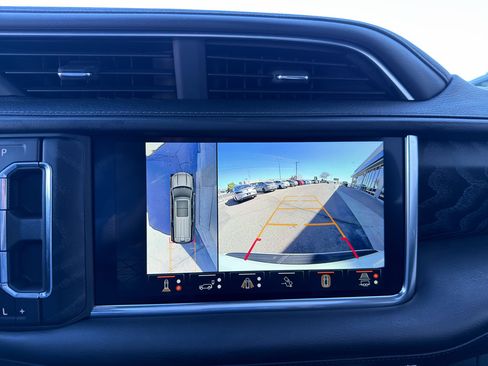 Used 2024 GMC Yukon Denali w/ Advanced Technology Package image 17