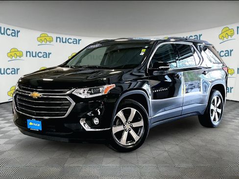 Used 2020 Chevrolet Traverse LT w/ LT Premium Package AWD/4WD image 3