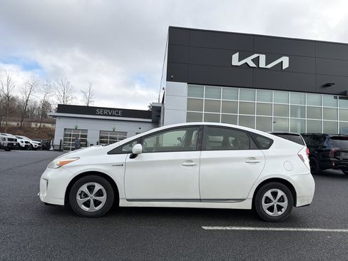Used 2013 Toyota Prius Two image 9