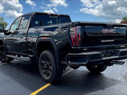 Used 2024 GMC Sierra 2500 AT4 w/ AT4 Preferred Package AWD/4WD image 3