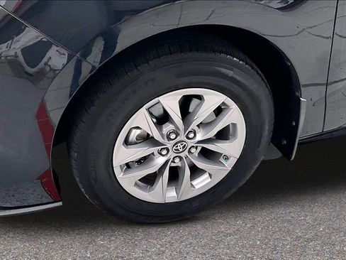 Certified 2022 Toyota Sienna XLE image 32