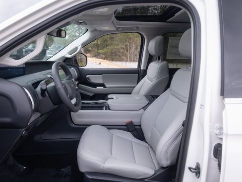 New 2026 Ford Expedition Active AWD/4WD image 14