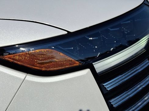 Certified 2025 Nissan Kicks SV AWD/4WD image 9