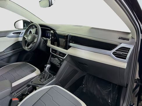 New 2026 Volkswagen Taos SE image 29