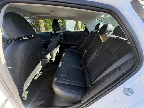 Used 2025 Hyundai Elantra Limited image 27