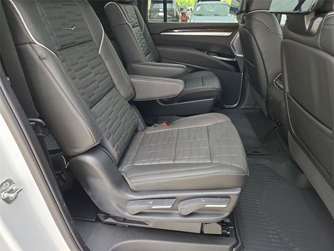 New 2026 Cadillac Escalade ESV Platinum Sport w/ LPO, ONYX Package AWD/4WD image 30