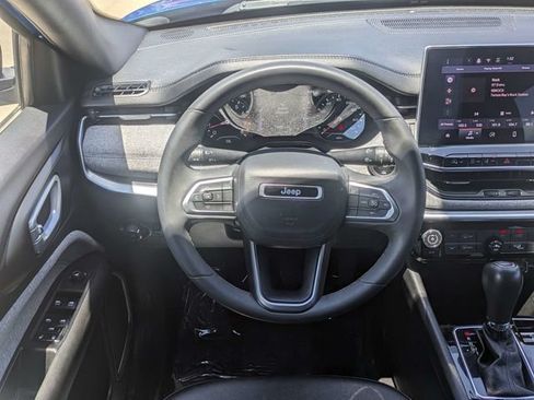 Used 2024 Jeep Compass Latitude AWD/4WD image 17