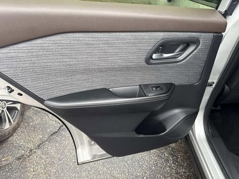 Used 2023 Nissan Rogue SV image 17