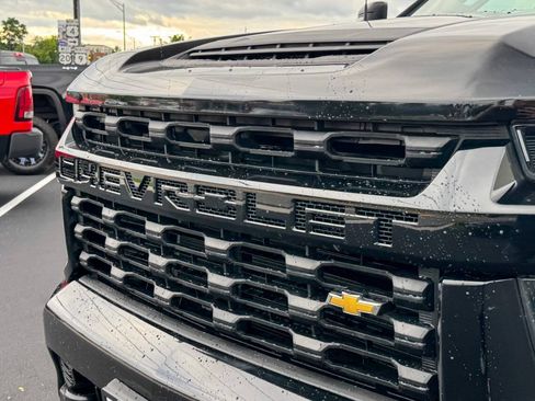 Used 2022 Chevrolet Silverado 2500 Custom w/ Gooseneck/5TH Wheel Package AWD/4WD image 10