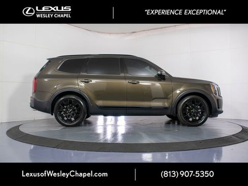 Used 2022 Kia Telluride EX w/ EX Premium Package AWD/4WD image 4