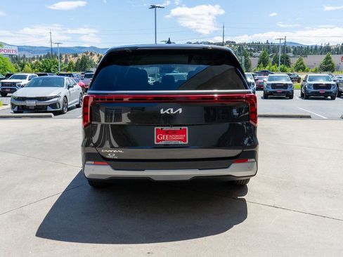 New 2026 Kia Carnival FWD image 6