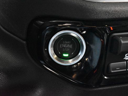 Used 2025 Chevrolet Silverado 1500 LT Trail Boss w/ Convenience Package II image 13