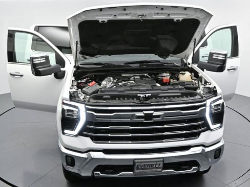 Used 2024 Chevrolet Silverado 2500 LTZ AWD/4WD image 40