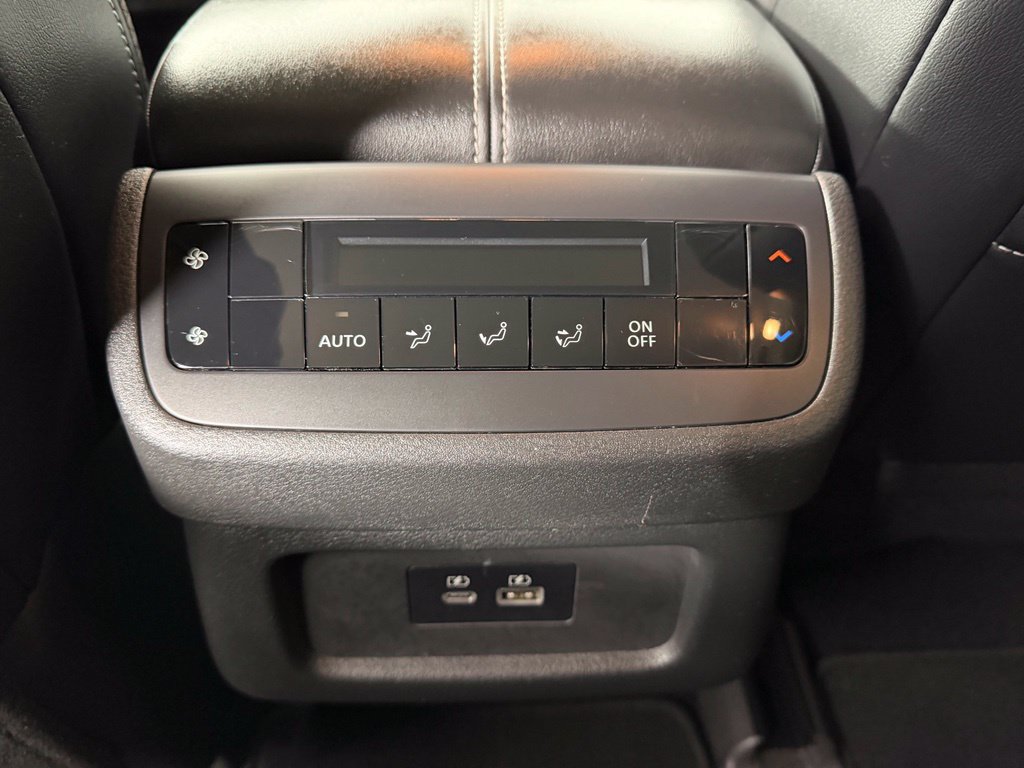 Used 2022 Nissan Pathfinder SL AWD/4WD image 19