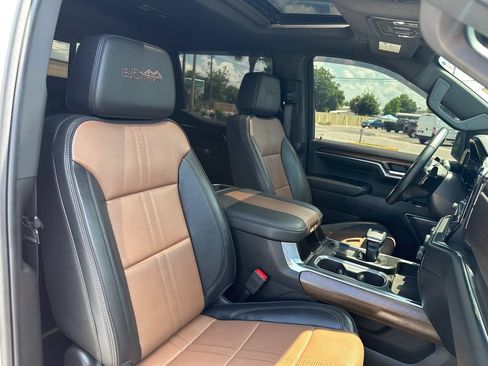 Used 2024 Chevrolet Silverado 1500 High Country w/ High Country Premium Package AWD/4WD image 20