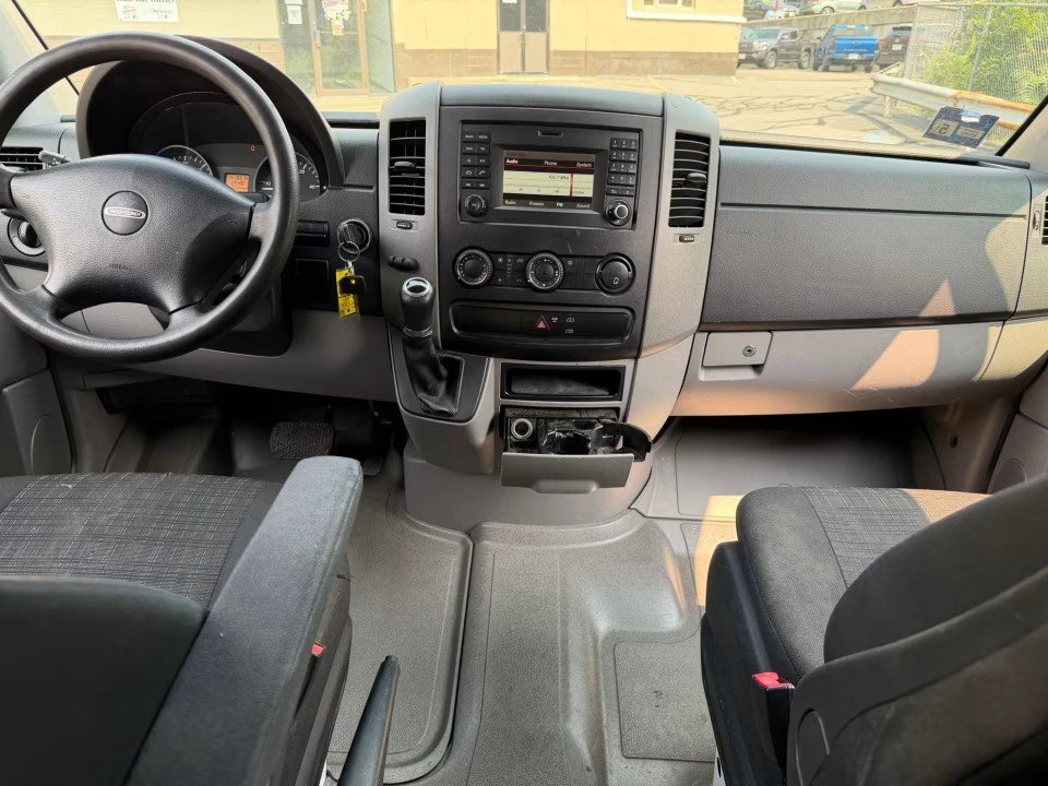 Used 2017 Freightliner Sprinter 2500 RWD image 20