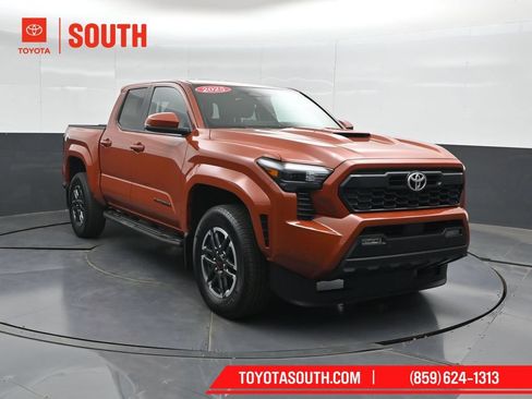 Used 2025 Toyota Tacoma TRD Sport w/ TRD Sport Upgrade Package AWD/4WD image 4