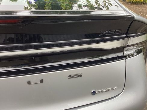 Used 2025 Toyota Prius Plug-In Hybrid FWD image 22