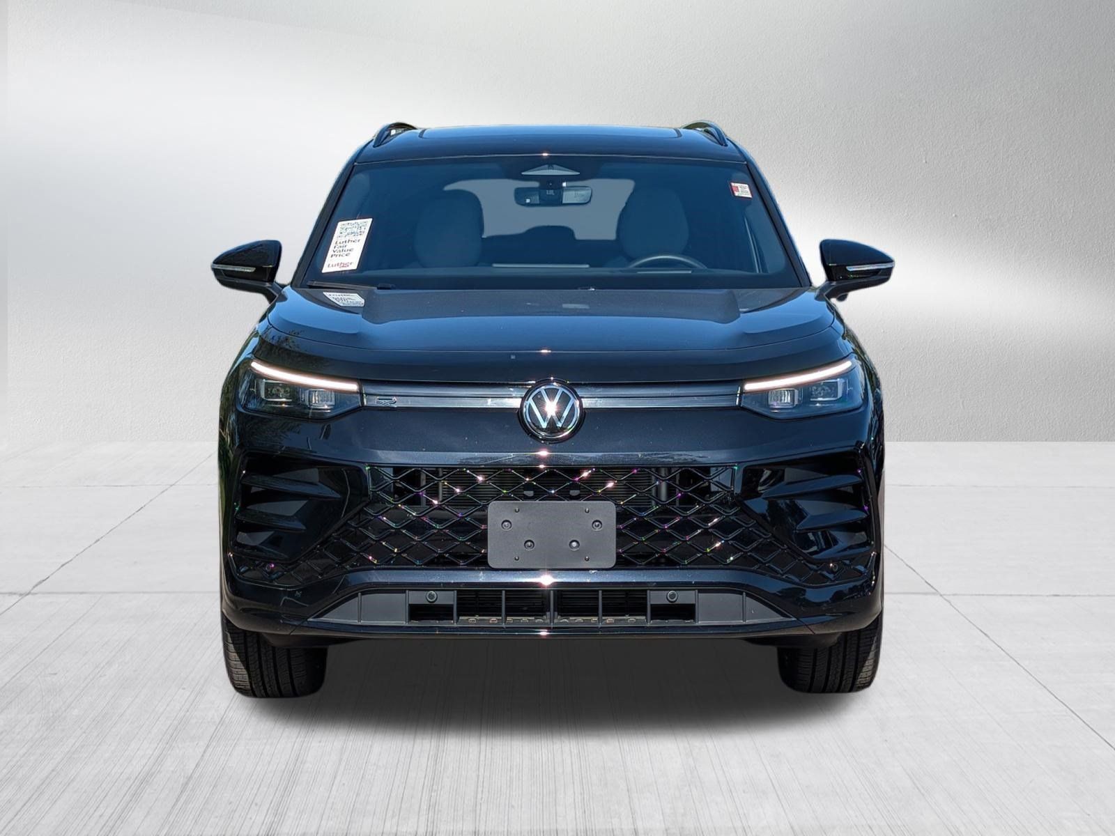 Certified 2026 Volkswagen Tiguan SE R-Line AWD/4WD image 2