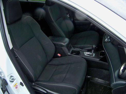 Used 2018 Toyota RAV4 XLE image 15