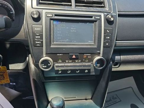 Used 2014 Toyota Camry SE FWD image 15