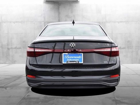 Certified 2025 Volkswagen Jetta SE w/ Sunroof Package image 6