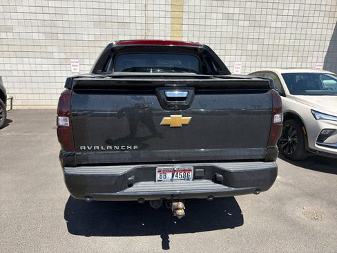 Used 2013 Chevrolet Avalanche LT w/ Suspension Package, Off-Road AWD/4WD image 2