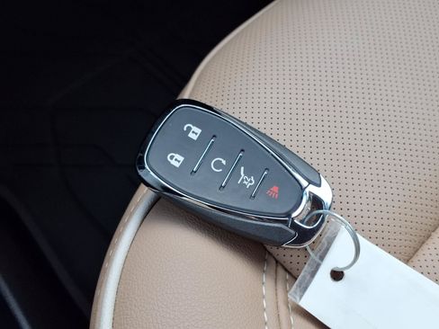 Used 2023 Chevrolet Traverse Premier AWD/4WD image 18