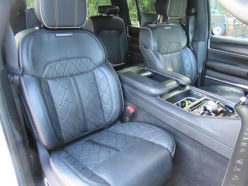 Used 2025 Jeep Grand Wagoneer Series III w/ Rear Seat Video Group 1 AWD/4WD image 9