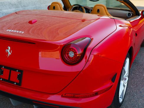 Used 2015 Ferrari California T RWD image 88