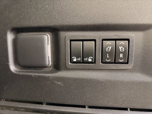 Used 2023 GMC Yukon SLT image 8