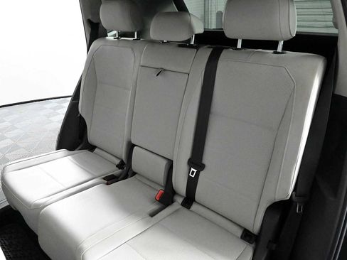 Used 2020 Volkswagen Tiguan SEL AWD/4WD image 14