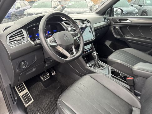 Used 2023 Volkswagen Tiguan SE R-Line FWD image 24