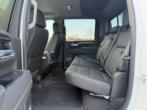 Used 2025 GMC Sierra 3500 Denali w/ Denali Reserve Package AWD/4WD image 17
