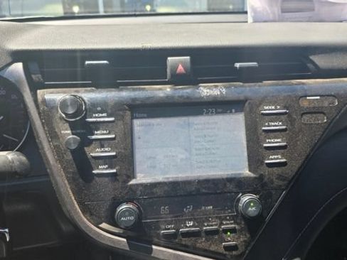 Used 2019 Toyota Camry SE FWD image 4