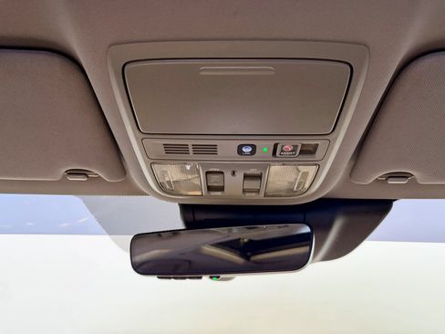 Used 2018 Honda Accord Touring image 16