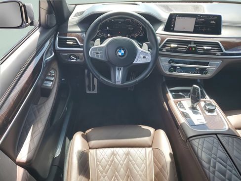 Used 2021 BMW 750i xDrive w/ Luxury Rear Seating Package AWD/4WD image 13