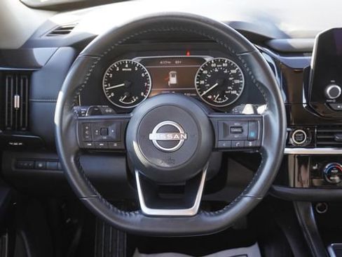 Used 2024 Nissan Pathfinder SV image 18