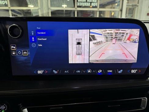 Used 2024 Chevrolet Traverse LT image 24