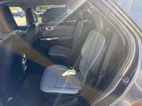 Used 2021 Ford Explorer XLT w/ Equipment Group 202A image 8