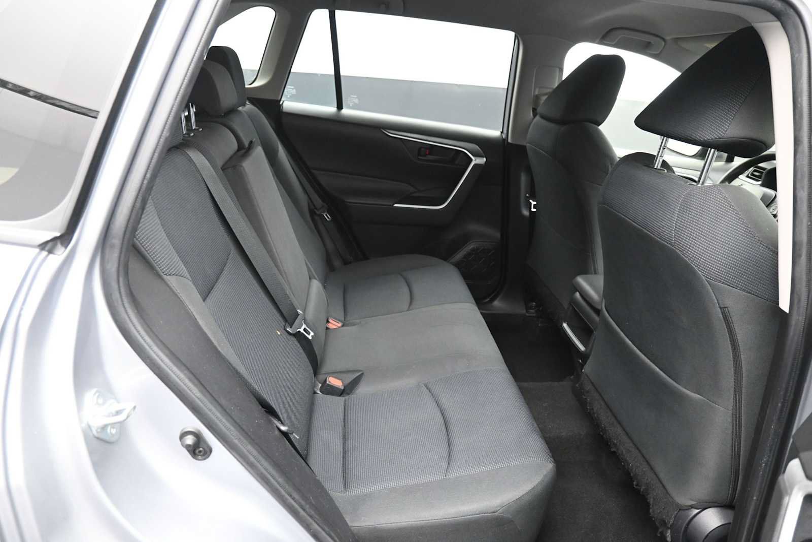Used 2021 Toyota RAV4 LE AWD/4WD image 22