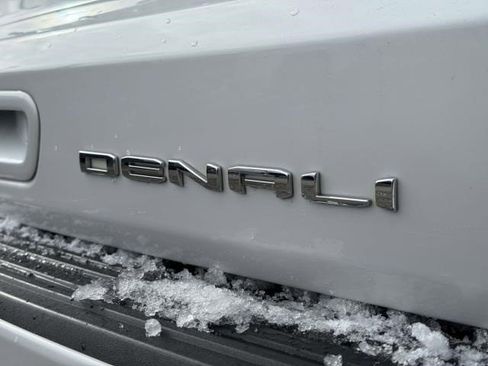 Certified 2022 GMC Yukon XL Denali image 6
