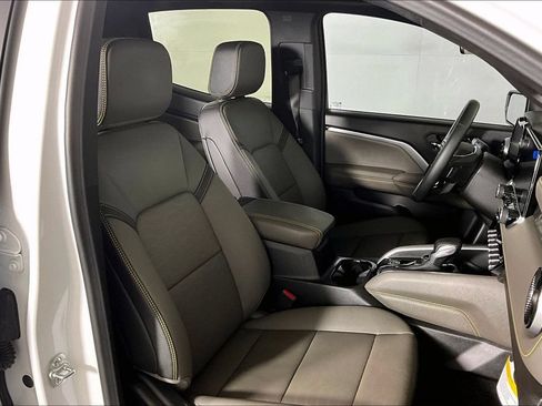 Used 2025 Chevrolet Colorado ZR2 w/ Technology Package AWD/4WD image 6