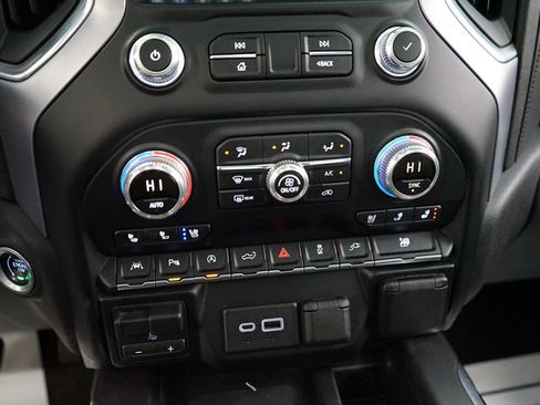 Used 2019 GMC Sierra 1500 SLT w/ SLT Premium Plus Package AWD/4WD image 41