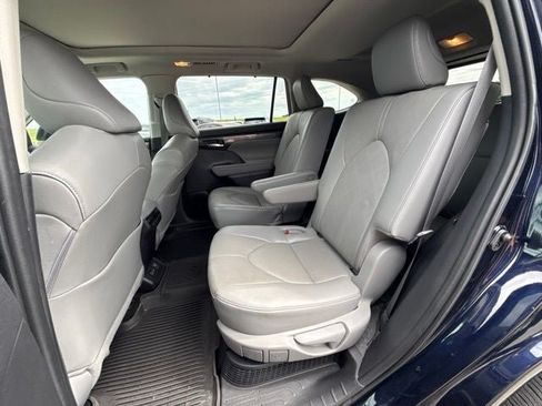 Used 2023 Toyota Highlander Platinum AWD/4WD image 18