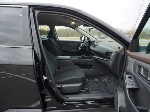 Used 2023 Nissan Rogue S image 51