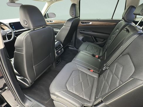 Used 2025 Volkswagen Atlas SE AWD/4WD image 9