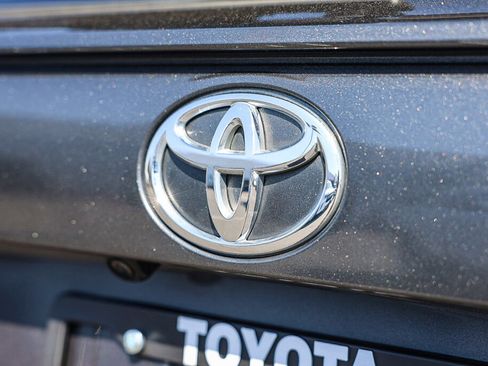 Certified 2022 Toyota RAV4 XLE FWD image 25